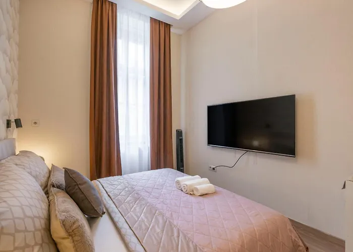 Exclusive N\' Grand City Center Residence With 5 Bedrms