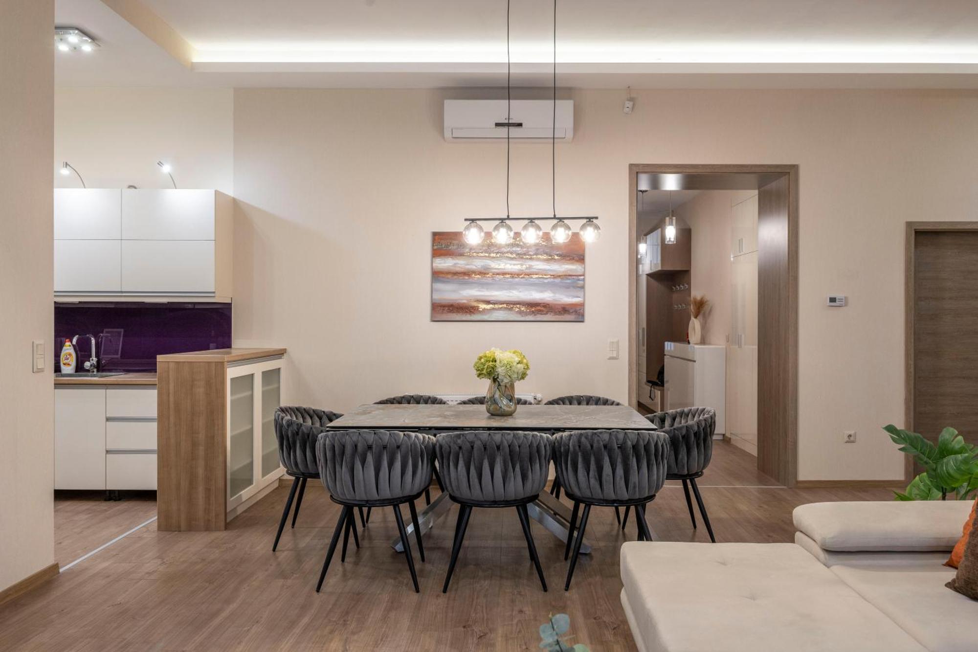 Apartament Exclusive N' Grand Center With 5 Bedrms