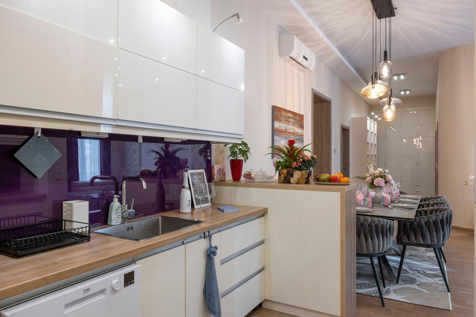Exclusive N' Grand Center With 5 Bedrms Apartament