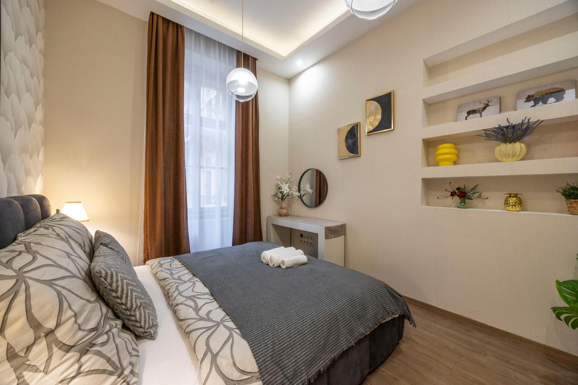 Exclusive N' Grand Center With 5 Bedrms Apartament